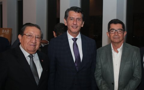 Raúl Chimbo, Johnny Chica y Fernando Luzuriaga.