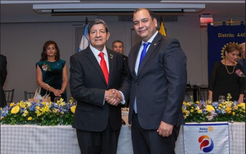 Iván Rubio y Juan Luis Aguirre, presentes saliente y entrante, respectivamente.