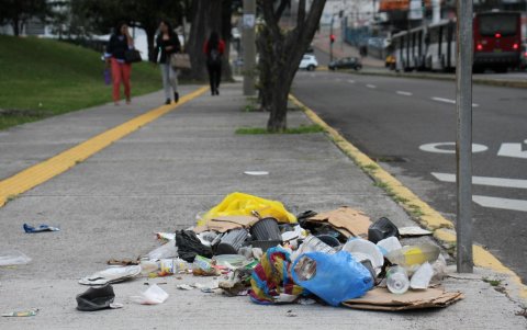 Para un 48% de quiteños considera que la limpieza general de la capital es muy mala.