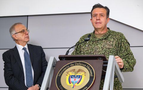Comandante de las Fuerzas Militares, el almirante Francisco Cubides durante una rueda de prensa en Bogotá.