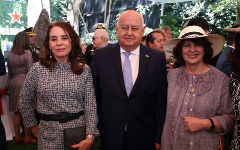 Cecilia Falconí, Mauricio Pozo y Rosalía Arteaga.