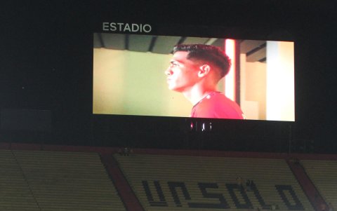 Justin Cornejo en un vídeo en el estadio Monumental.
