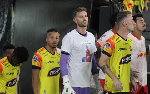Adonis Preciado, Byron Castillo, Javier Burrai y Damián Díaz, sus caras lo decían todo, el dolo de perder un compañero de equipo.