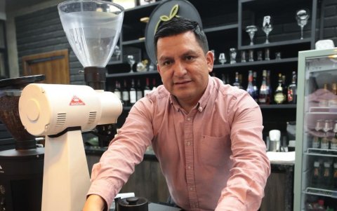Cafetería. Manuel Romero, gerente de Indera, marca que representa a la finca y a la cafetería. Ha participado en Taza Dorada.