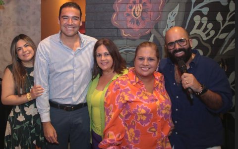 Sofía Yúñez, Juan José Yúñez,  Karina Rivera, Paola Rivera y Gabriel Morla.