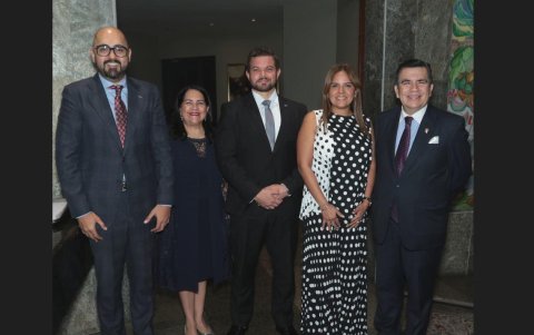 Vicente Taiano, María Isabel Lynch, Mario Cuvi, Lorena Baque y Carlos Estarellas.