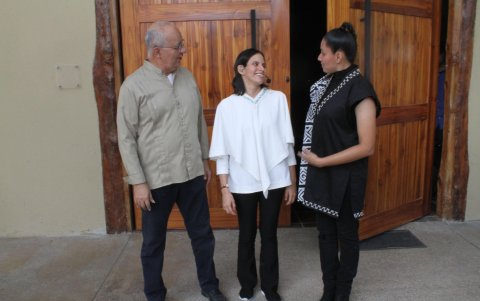 Schubert Ganchozo, Janis Zambrano y Ángela Zambrano.