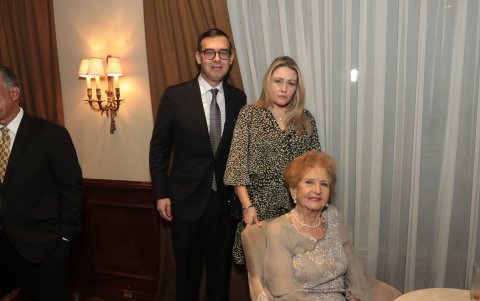 Esteban Simon, Lina de Simon y Julieta Isaías de Simon.