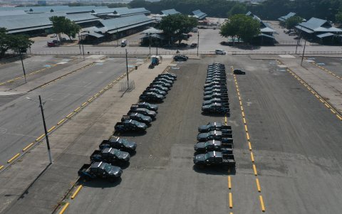 Vista aérea de flota de camionetas municipales que se adquirieron para para patrullar la ciudad. Sin embargo, ya no dan el servicio 24/7.