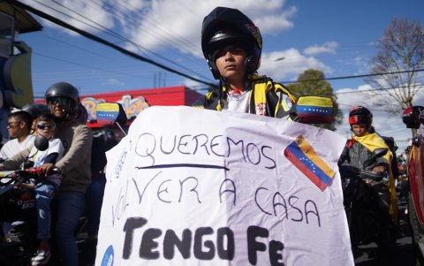 En Quito hubo una gra marcha que avanzó hasta el parque La Carolina. Los integrantes mantenían la esperanza que termine el régimen de Nicolás Maduro.