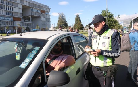 Los operativos en la Quitumbe Ñan, sur de la ciudad, sorprendieron a los conductores que excedieron los límites de seguridad.