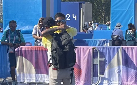 Emotivo abrazo entre dos Campeones Olímpicos de marcha: Pintado y Pérez