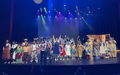 El elenco logra dar vida a los personajes de “Pinocho” con interpretaciones que combinan autenticidad y encanto