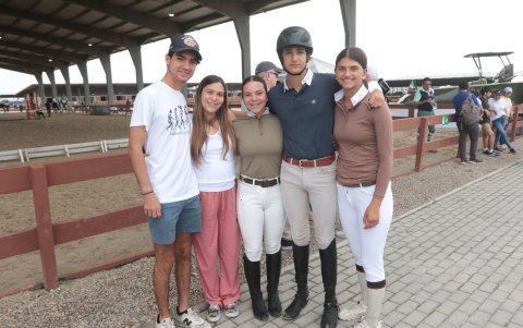 Miguel Seminario, Victoria Villarroel, Rafaela Villarroel, Gabriel Baquerizo e Ivanna Varas.