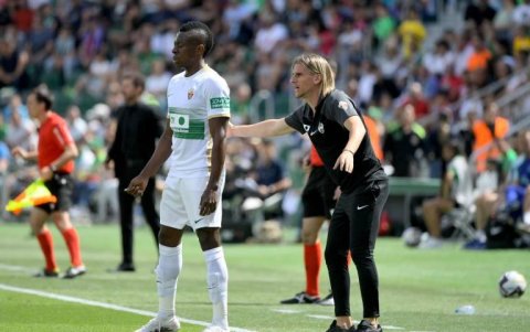 Beccacece (d) estará acompañado por cinco miembros en su staff.