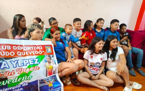 La familia de Yépez gritó desde Quevedo alentando la participación tricolor.