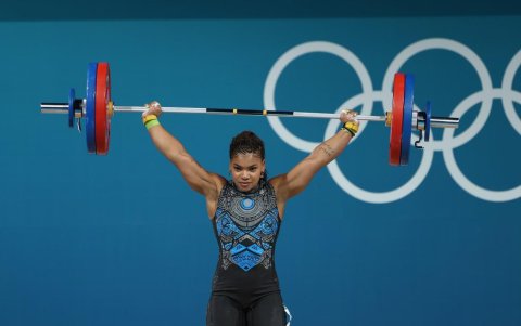 Angie Palacios levantó un máximo de 116 kilogramos en el arranque de los 71 kg en halterofilia