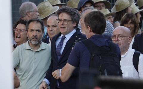 Llegada del líder de Junts, Carles Puigdemont, a las inmediaciones del Palau de la Generalitat de Catalunya, el jueves 8 de agosto.