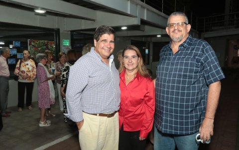 Arcadio Arosemena, Carol Abeiga y Fernando Enderica.