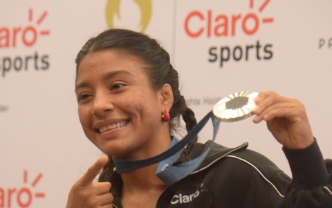 Lucía Yépez estuvo presente en un conversatorio organizado por uno de sus auspiciantes