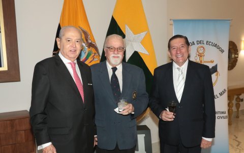 Luis Arcentales, Santiago Romero y César Rohon.