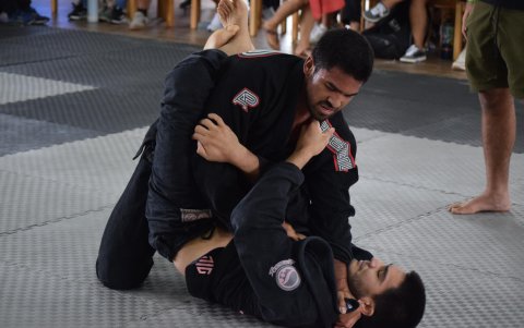 El brasileño Pedro Silva (abajo), múltiple campeón internacional, compitió en Playas.