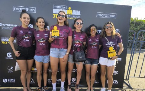 En el Iroinman 70.3 de Manta participó en los relevos femeninos. Fue segunda con su equipo (i).