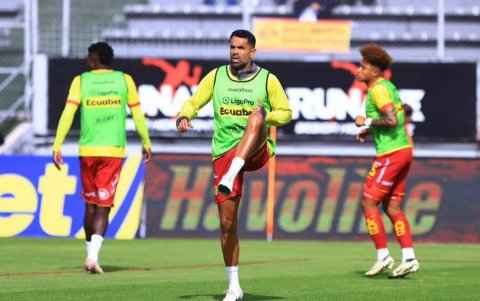 Los jugadores de Aucas trabajan para salir de la mala racha.