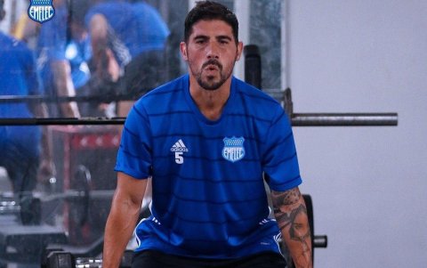 Cristian Erbes realiza trabajos de gimnasio en la concentración azul.