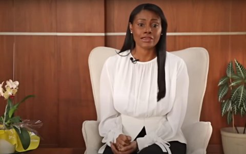 A través de un video publicado en sus redes sociales, en mayo de 2024 la fiscal Diana Salazar anunció su embarazo.