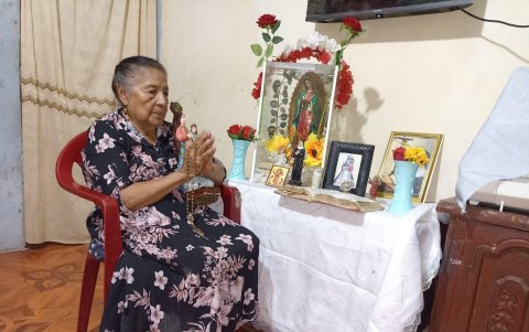 Una de las gestoras. Luz María de la Cruz, es una de las tres mujeres que iniciaron la tradición de la procesión náutica en Puerto Bolívar.