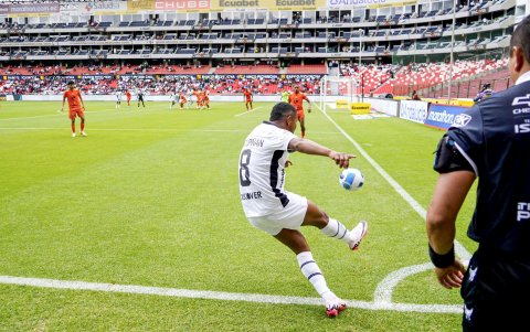 Luis Estupiñán marcó el 3-0 en Casa Blanca.