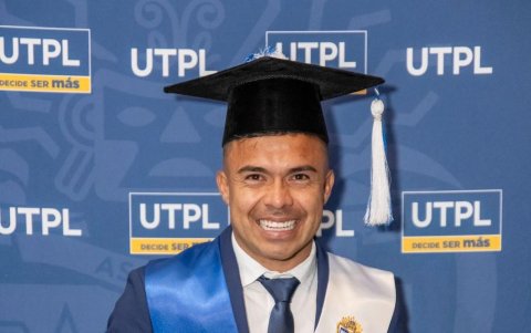 Jonny Uchuari cuando se graduó de abogado.