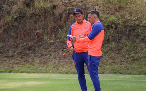 Sebastián Beccece (d) junto al profesor Miguel Bravo de la Sub-20 de la Tricolor