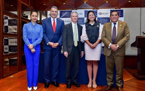 El 26 de agosto, en el centro de conferencias Limatambo, entregaron 880 000 dólares.