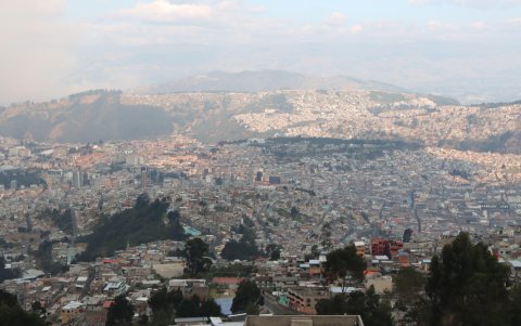 Desde el mirador de Guápulo se evidencian las consecuencias en la calidad del aire.