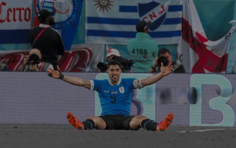 Luis Suárez en uno de las celebraciones de gol con Uruguay
