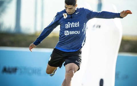 El goleador Luis Suárez se despidió de Uruguay en el duelo ante Paraguay.