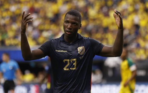 Caicedo, futbolista del Chelsea inglés, es el referente del medio campo tricolor.