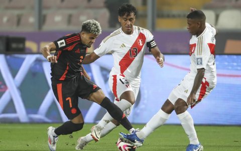 Perú igualó sin goles ante Colombia y sigue en el fondo de la tabla.
