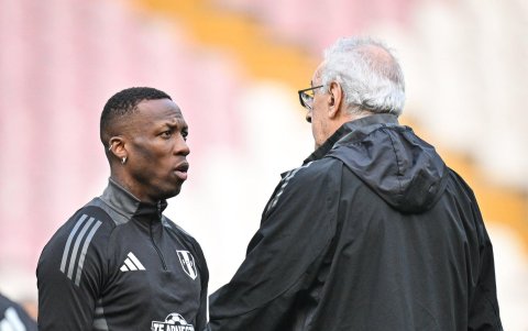 El defensa Luis Advíncula (i) es uno de los puntos fuertes del equipo de Jorge Fossati.