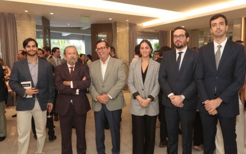 Nicolás Gallegos-Anda, Ecuador Santa Cruz, Francisco Gallegos-Anda, María Francisca Gallegos-Anda, Emilio Gallardo y Fernando Gallardo.