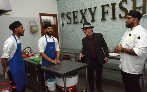 Se siente ese respeto por la profesión y un gran sentido del humor, como se puede notar en la foto.