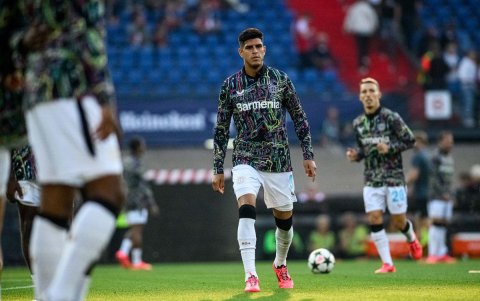 Piero Hincapié defensa del Bayer Leverkusen.