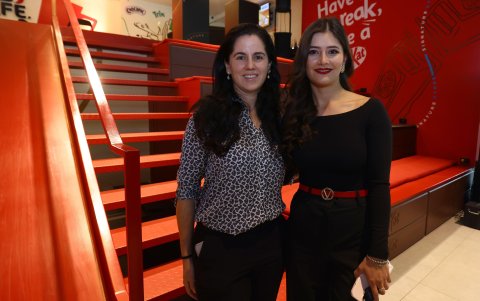 María Alejandra Rivadeneira y Glenda Endara.