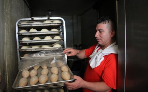 Kléber temía que al menos 20 latas de pan se dañen por el exceso de fermento.