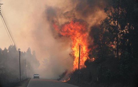 La imagen recogen las incidencias de uno de los incendios declarado la semana pasada en Portugal.
