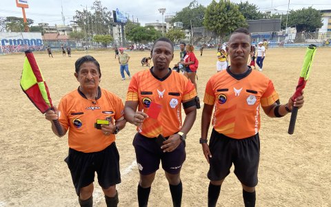 Los árbitros: Virgilio Chalén, de 68 años; Emmanuel Castillo, de 39 años, y Holguer Cortez.