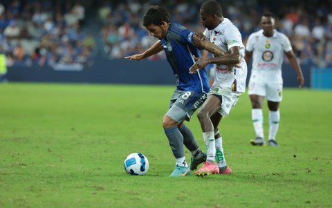 Macelona Meli no jugará por molestias físicas.