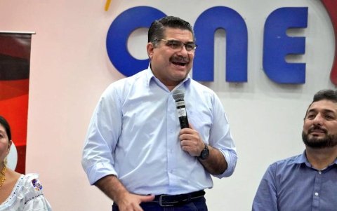Organizaron una marcha hasta el CNE para oficializar sus candidaturas.